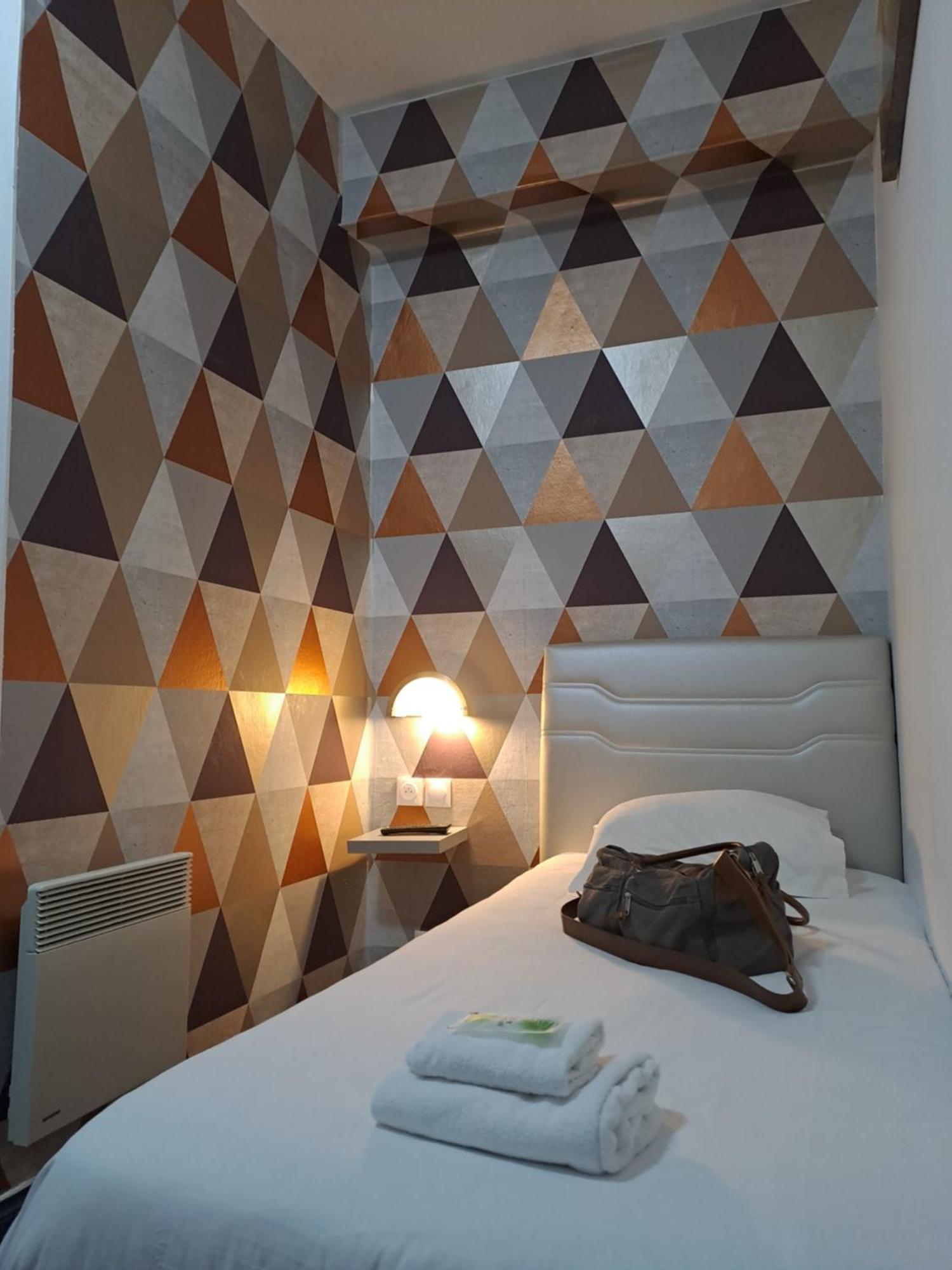 Hotel Le Celtic มงต์ลูซง ภายนอก รูปภาพ